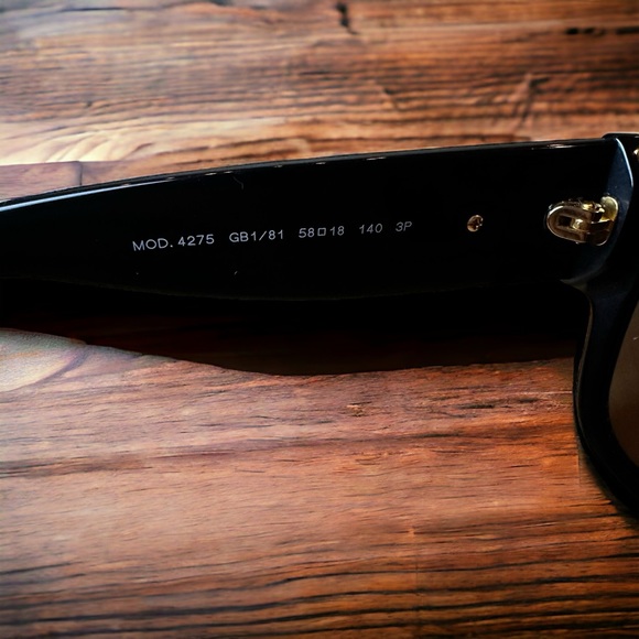 Authentic Versace Women's Sunglasses. - Picture 4 of 5